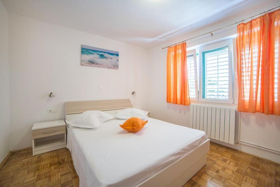 Apartmani Stipan Brela Exterior photo